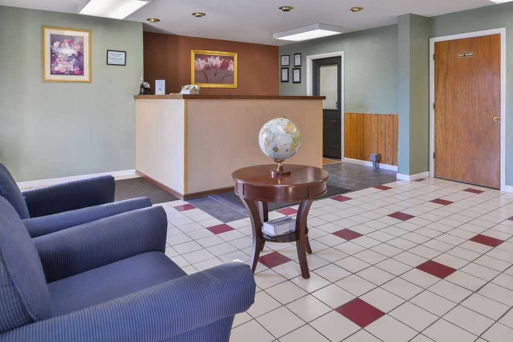 Americas Best Value Inn Of Decatur Интериор снимка