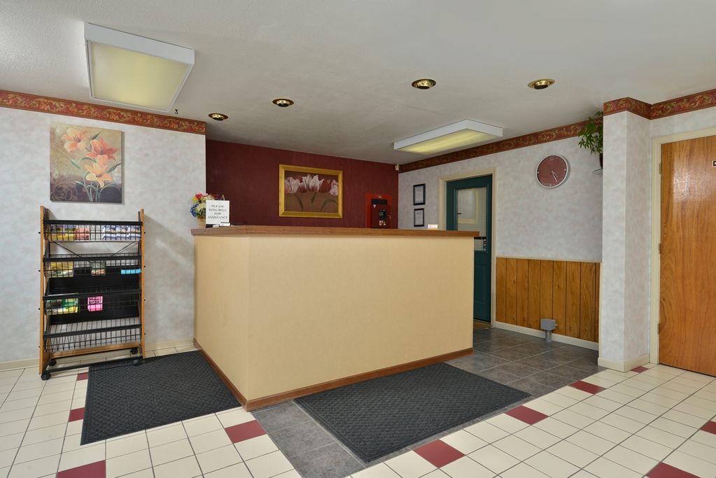Americas Best Value Inn Of Decatur Интериор снимка