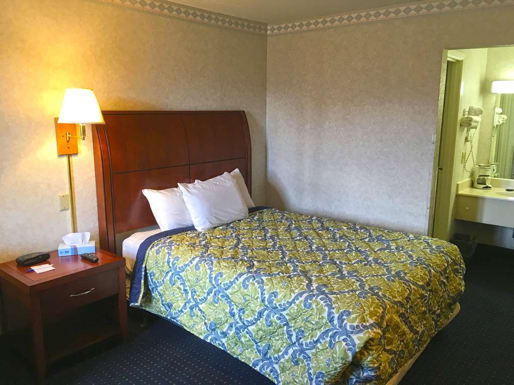 Americas Best Value Inn Of Decatur Стая снимка
