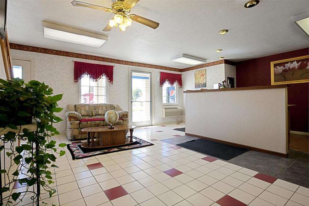 Americas Best Value Inn Of Decatur Интериор снимка